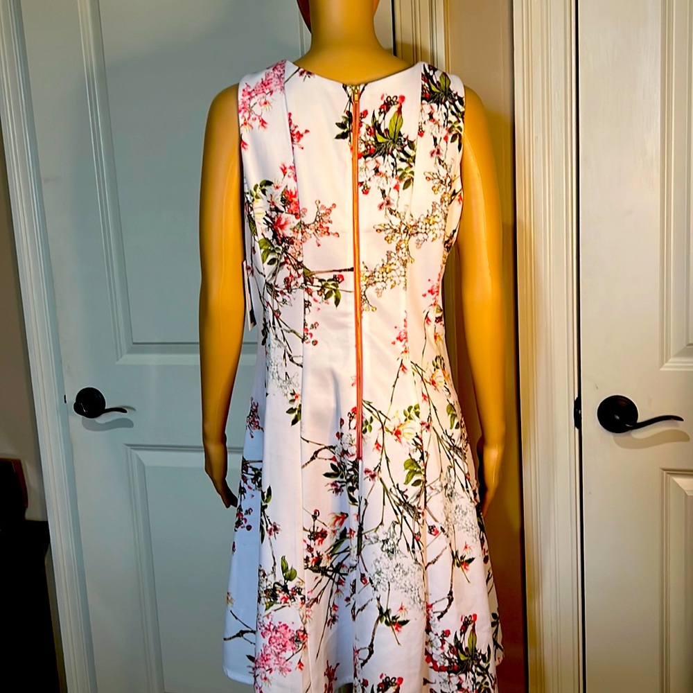 NWT Beautiful Julian Taylor dress with exposed back zip.